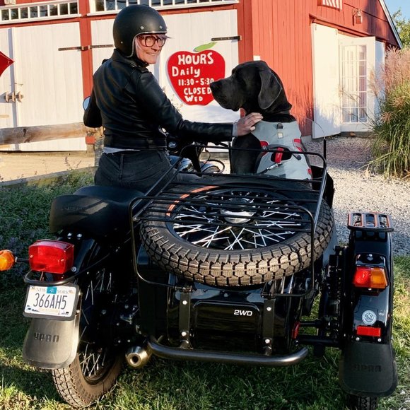 Meet your Posher, Megan - Picture 3 of 3